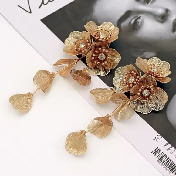 Zara Kate Middleton Famous Cascading Floral Earrings - Picture 1 of 14